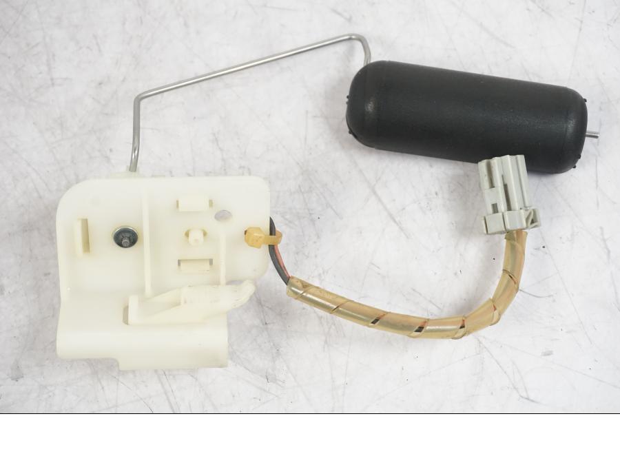 Framsidan på Bensintankgivare från en Suzuki GSF 1250 -2010 motorcykel.