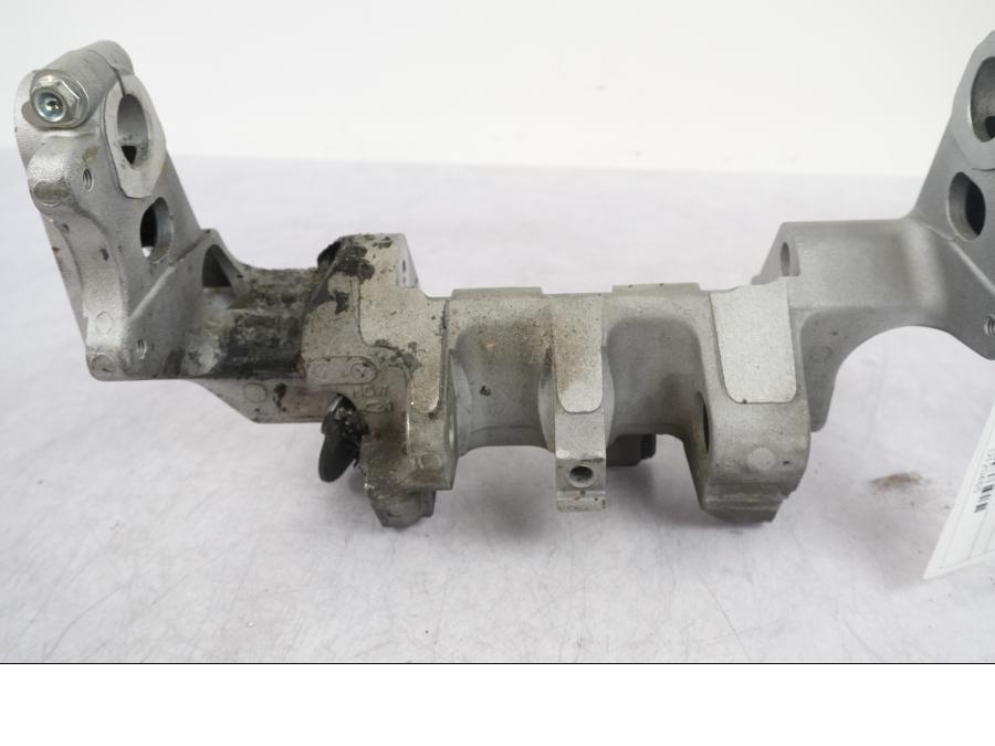 Snett nerifrån på Ramdel från en Honda VFR 800 -2005 motorcykel.