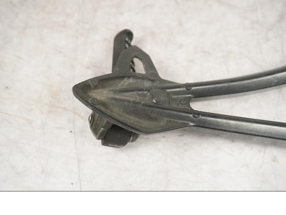 Vänster sida på Fotpinne från en Kawasaki ZX-10R -2008 motorcykel.