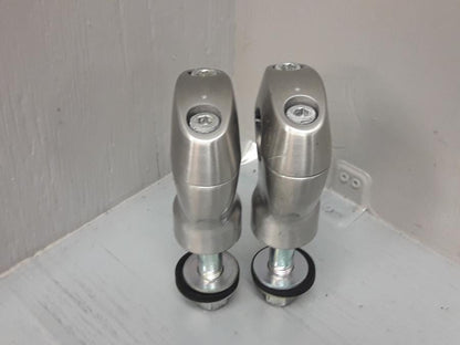 Baksidan på Styrfäste från en Suzuki VL 800 -2009 motorcykel.