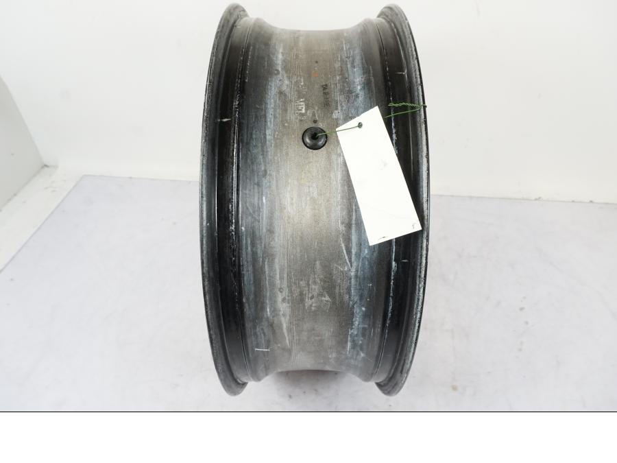 Extrabild1 på Fälg från en Honda CBR 1000 RR -2004 motorcykel.