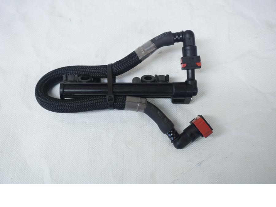 Framsidan på Fuel Rail från en Kawasaki ER-6N -2006 motorcykel.