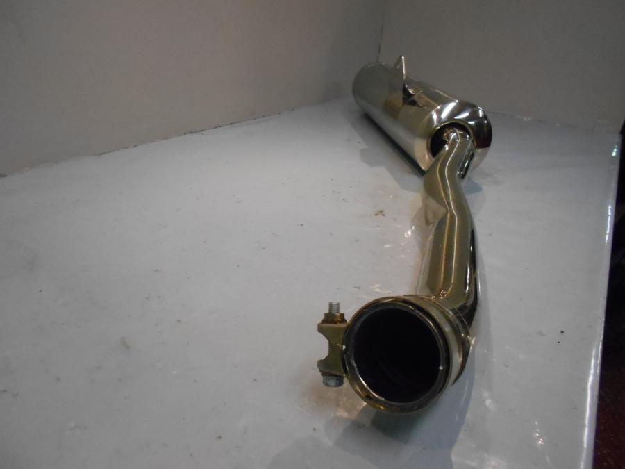 Snett nerifrån på Ljuddämpare från en Kawasaki ZZ-R 1400 -2008 motorcykel.