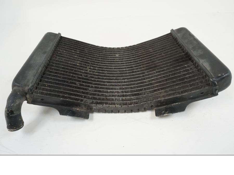 Baksidan på Vattenkyl från en Aprilia RS 250 -1998 motorcykel.