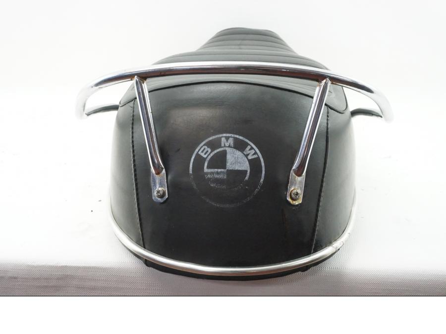 Höger sida på Sadel från en BMW R 90 -1975 motorcykel.