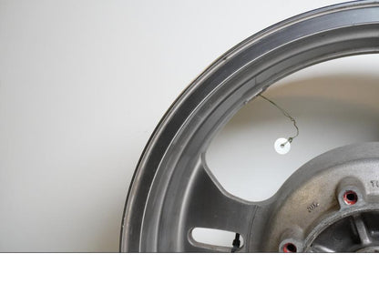 Extrabild6 på Fälg från en Kawasaki VN 1600 Mean Streak -2004 motorcykel.