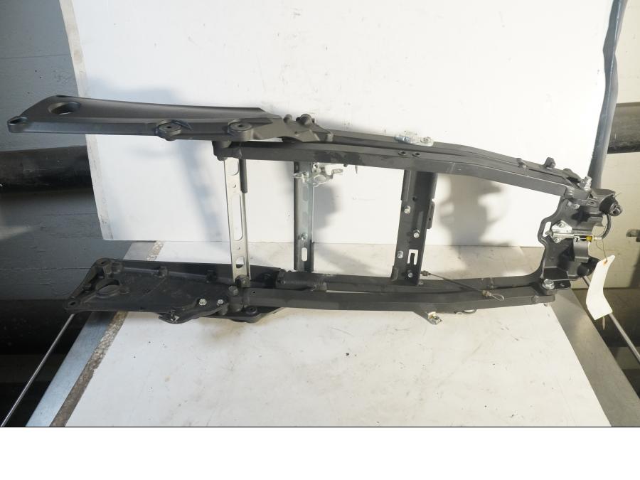 Framsidan på Bakram från en Kawasaki ZZ-R 1400 -2010 motorcykel.