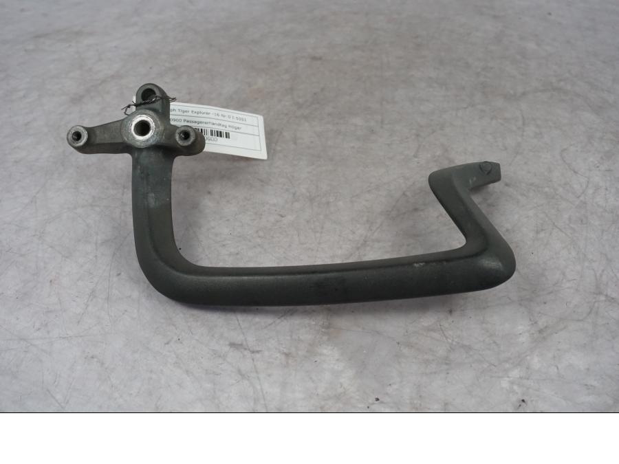 Snett uppifrån på Passagerarhandtag från en Triumph Tiger Explorer -2016 motorcykel.