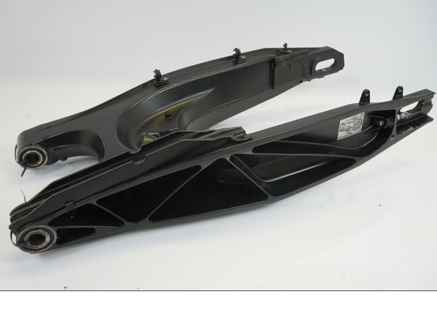 Framsidan på Sving från en KTM 1190 Adventure -2013 motorcykel.