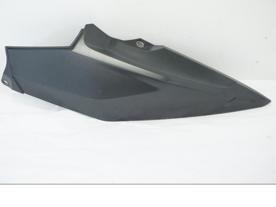 Baksidan på Bensintankskåpa från en BMW K 1600 -2015 motorcykel.