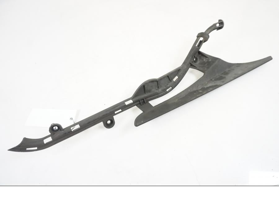 Höger sida på Remskydd från en BMW F 650 CS -2002 motorcykel.