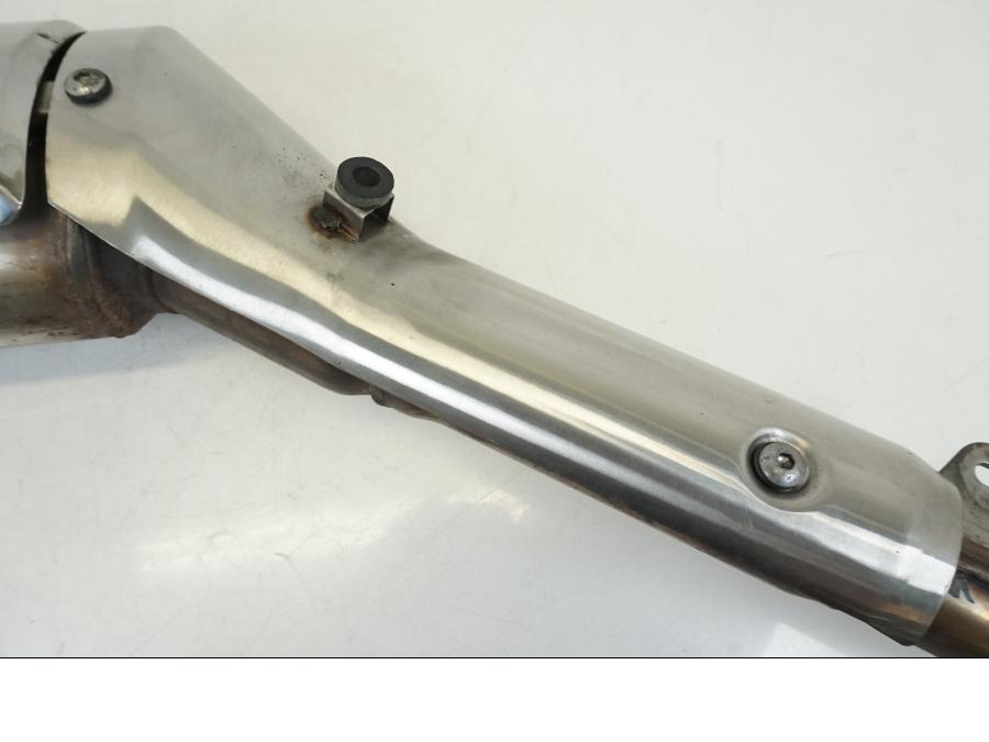 Höger sida på Ljuddämpare från en Honda XL 1000 V -1999 motorcykel.