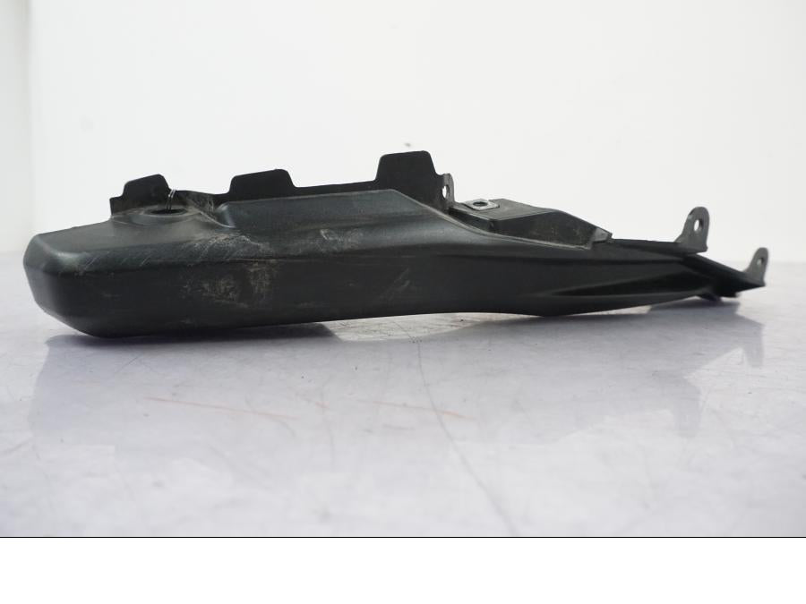 Vänster sida på Bakvinge från en Yamaha MT-09 -2016 motorcykel.