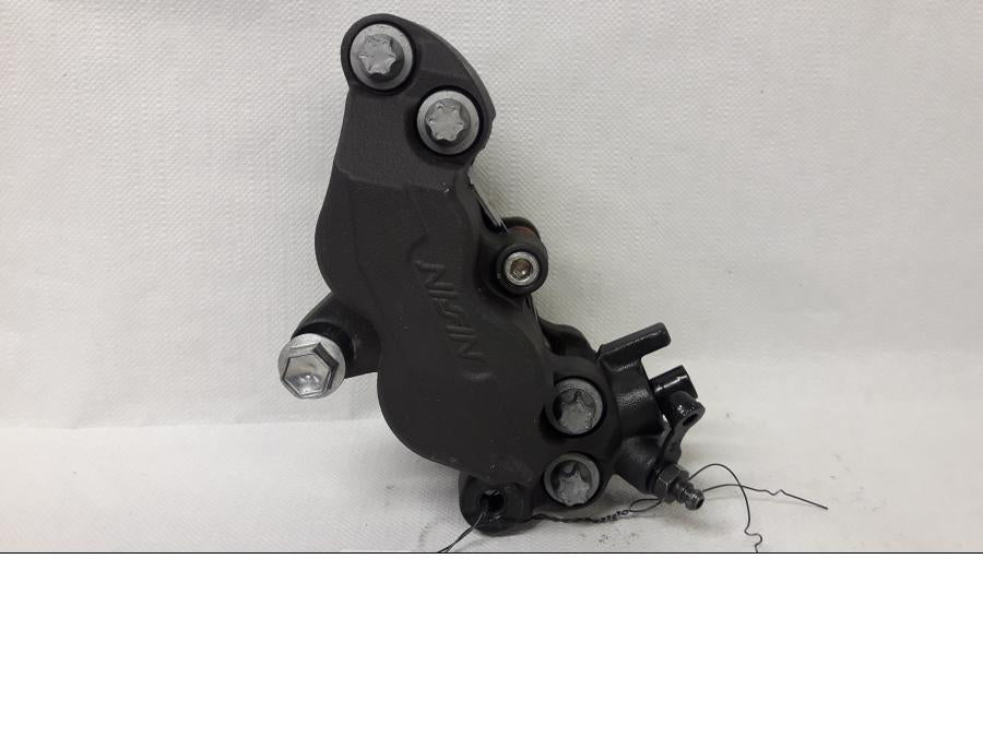 Vänster sida på Bromsok från en Kawasaki Z 900 -2020 motorcykel.