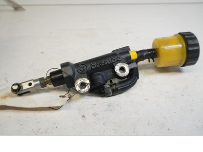 Höger sida på Bromshuvudcylinder från en Yamaha YZF 1000 R1 -2007 motorcykel.