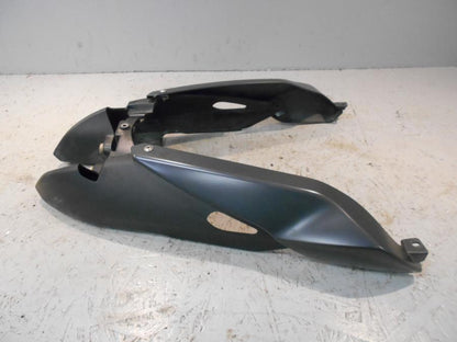 Baksidan på Bakvinge från en BMW K 1300 R -2009 motorcykel.