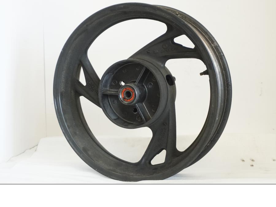 Framsidan på Fälg från en Yamaha TDM 850 -1998 motorcykel.