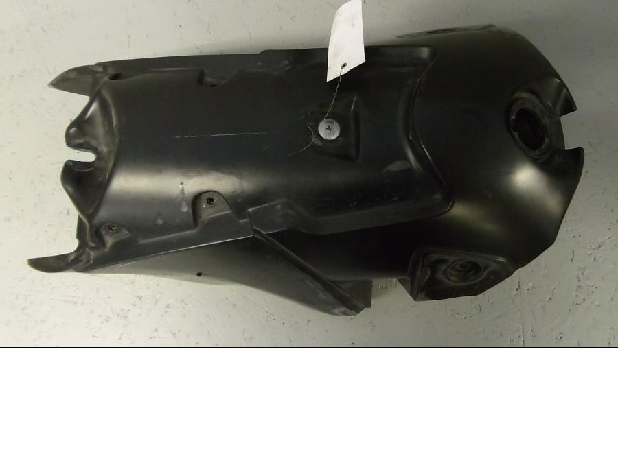 Framsidan på Bensintank från en KTM 640 Duke -2002 motorcykel.