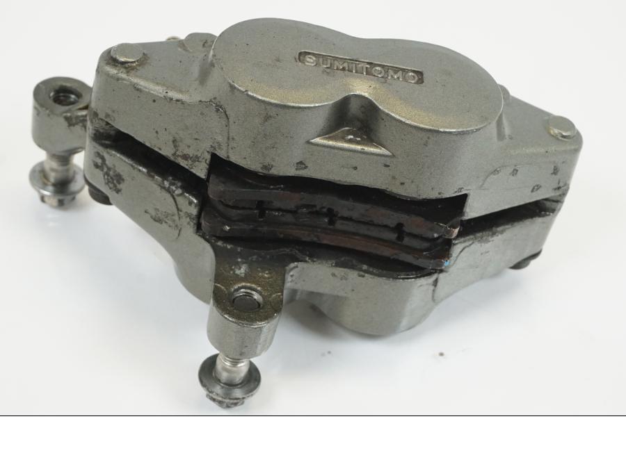 Snett nerifrån på Bromsok från en Yamaha TRX 850 -1997 motorcykel.