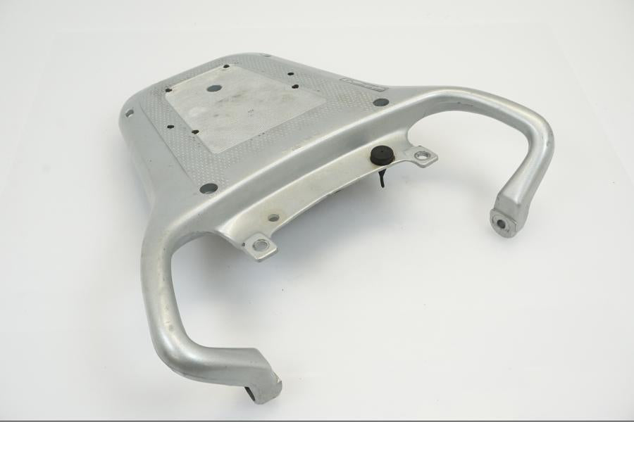 Framsidan på Pakethållare från en Aprilia Pegaso 650 -1997 motorcykel.