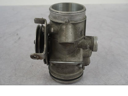 Baksidan på Spjällhus från en BMW R 1100 GS -1998 motorcykel.