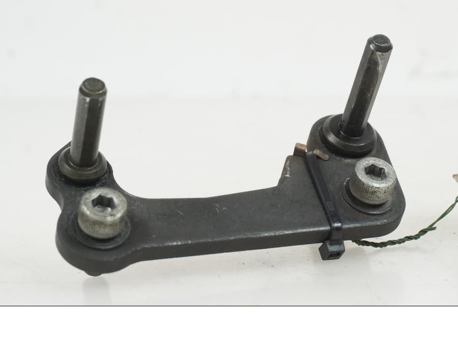 Framsidan på Bromsoksfäste från en Kawasaki ZX-9R -2002 motorcykel.