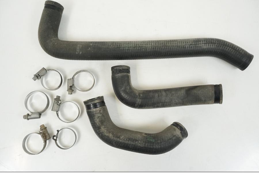 Framsidan på Vattenkyl Slang Set från en BMW F 650 CS -2002 motorcykel.