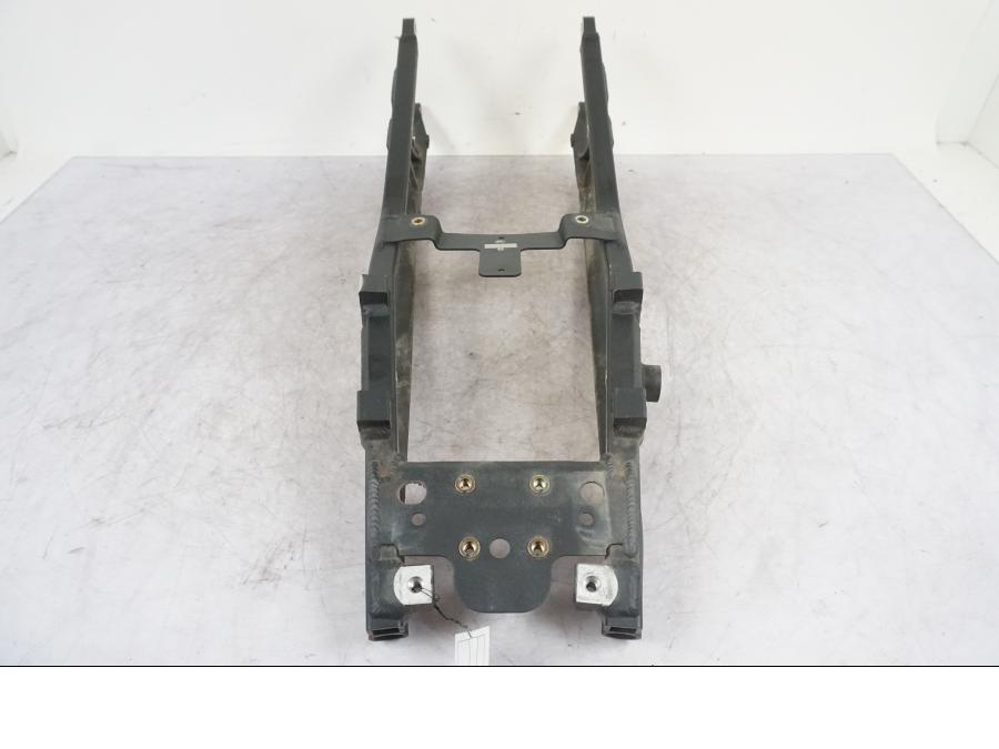 Höger sida på Bakram från en Triumph Tiger -2009 motorcykel.