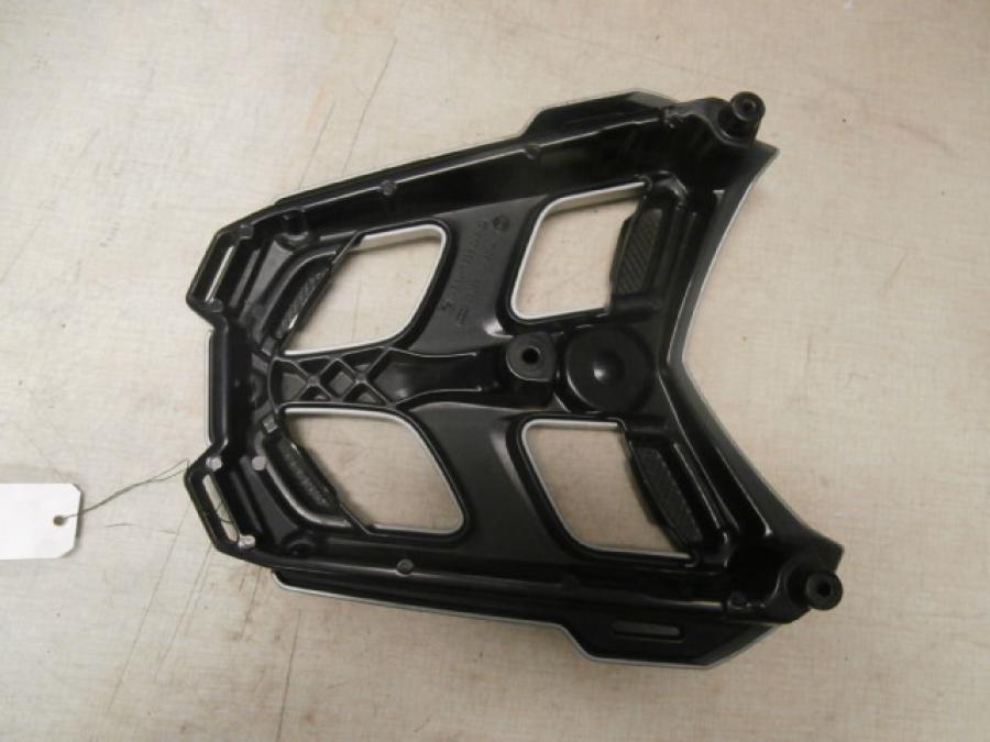 Höger sida på Pakethållare från en BMW K 1300 GT -2009 motorcykel.