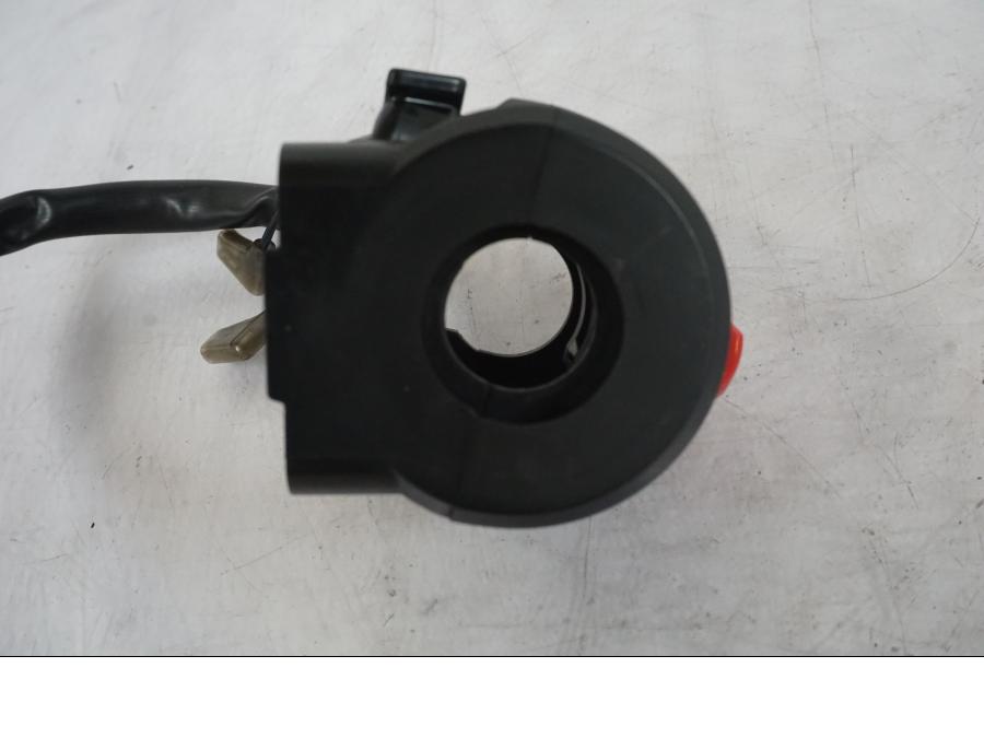 Snett uppifrån på Styrelreglage från en Suzuki GSX-R 1000 -2005 motorcykel.