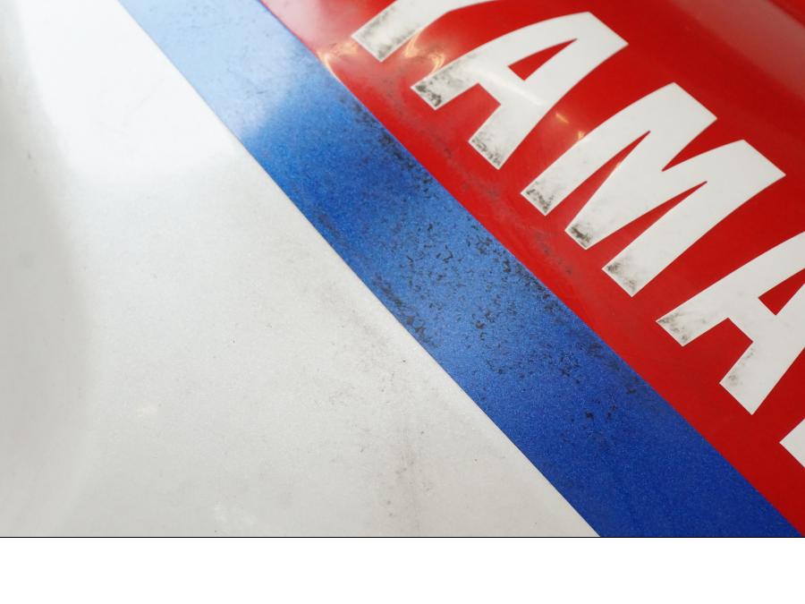 Höger sida på Bensintank från en Yamaha FZR 1000 -1991 motorcykel.