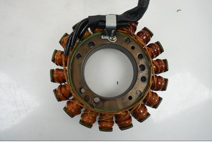 Höger sida på Generator från en Kawasaki VN 1500 -1996 motorcykel.