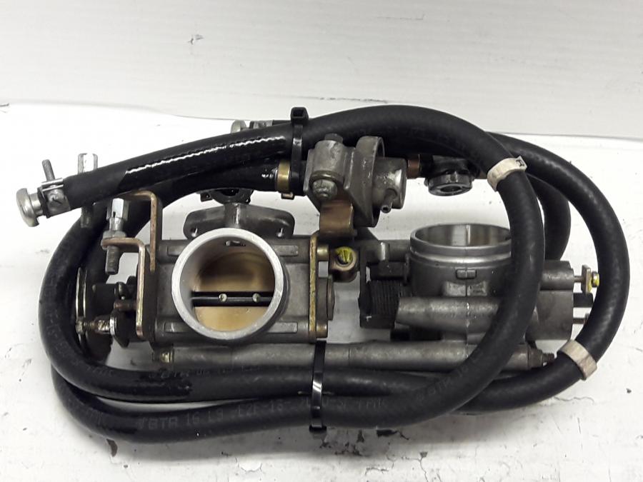 Höger sida på Spjällhus från en Ducati 750 SS -2000 motorcykel.