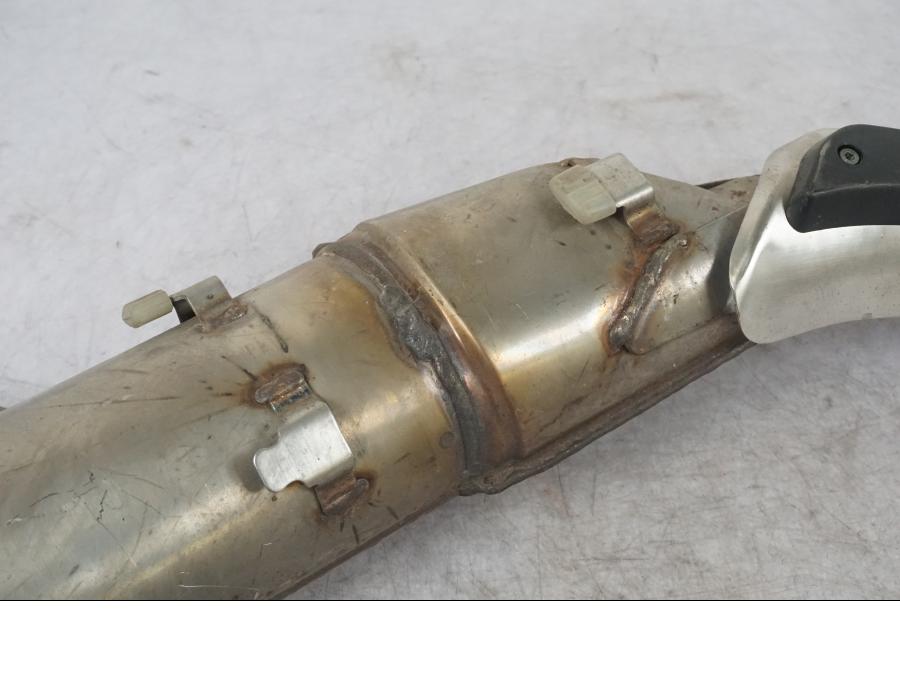 Höger sida på Ljuddämpare från en Suzuki DL 1000 -2002 motorcykel.