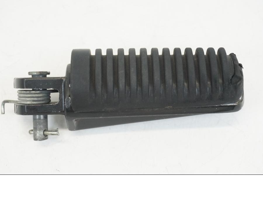 Framsidan på Fotpinne från en Yamaha XV 1700 -2004 motorcykel.