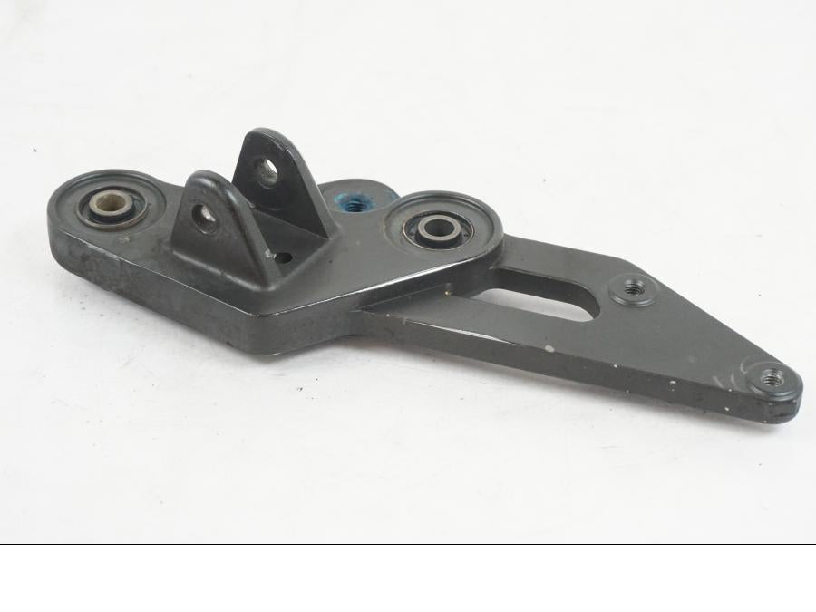 Baksidan på Fotpinnefäste från en Yamaha MT-07 -2019 motorcykel.