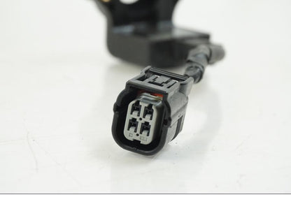 Snett nerifrån på Antenn till tändningslås från en Honda CB 650 F Hornet -2017 motorcykel.