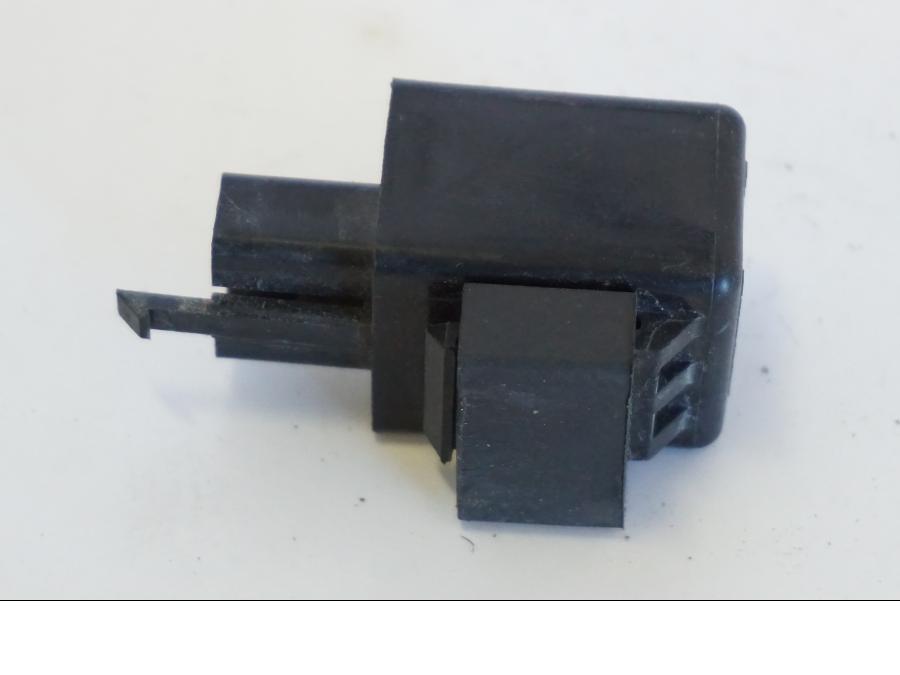 Baksidan på Blinkersrelä från en Yamaha YZF 1000 R -1997 motorcykel.