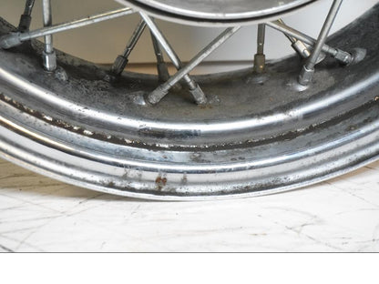 Extrabild4 på Fälg från en Yamaha XVS 1100 -2000 motorcykel.