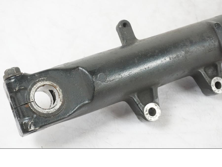 Baksidan på Gaffelben från en Honda CBR 1000 F -1989 motorcykel.