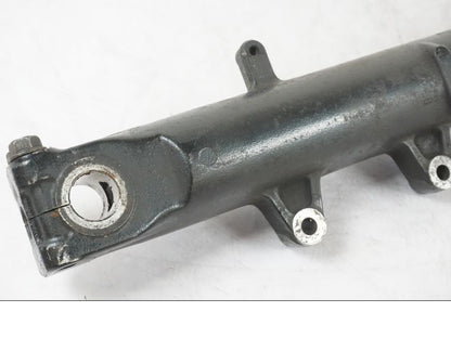 Baksidan på Gaffelben från en Honda CBR 1000 F -1989 motorcykel.