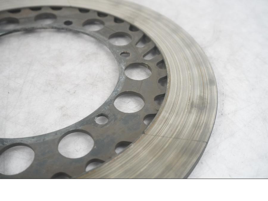 Vänster sida på Bromsskiva från en Yamaha FJ 1200 -1986 motorcykel.