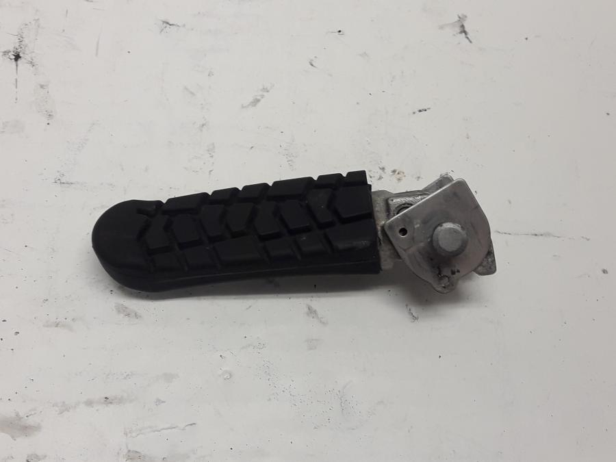 Framsidan på Fotpinne från en KTM 690 Duke -2013 motorcykel.