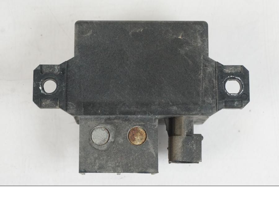 Snett nerifrån på Startrelä från en BMW F 800 GS -2008 motorcykel.