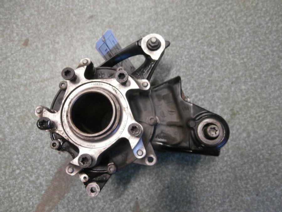 Baksidan på Slutväxel från en BMW K 1200 R Sport -2007 motorcykel.