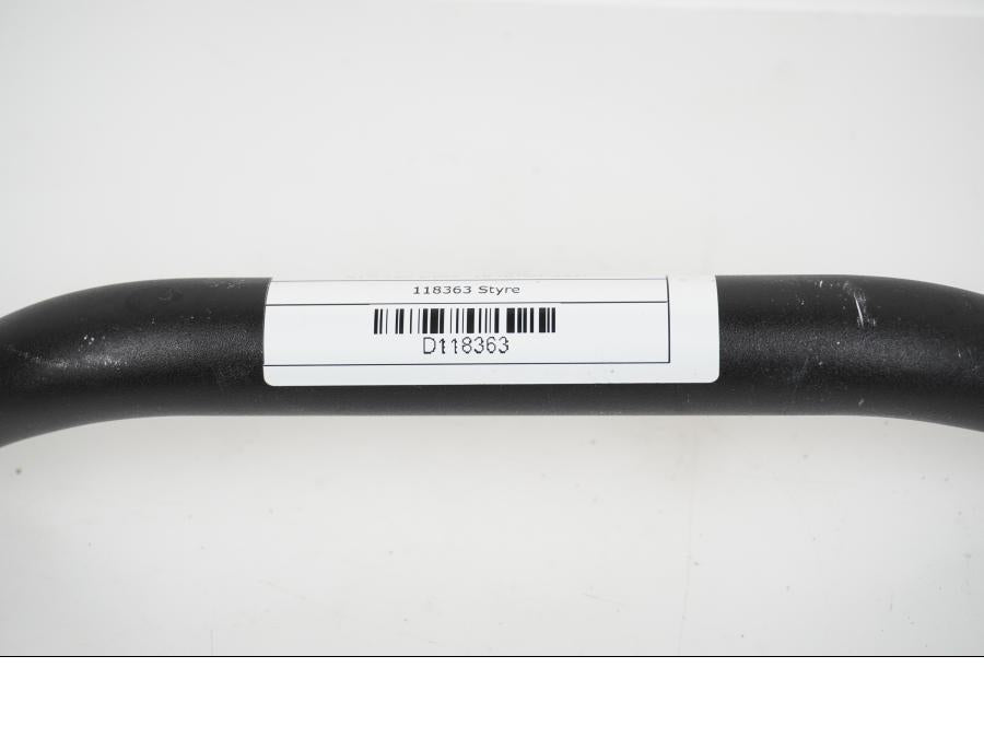 Snett uppifrån på Styre från en KTM 790 Duke -2018 motorcykel.