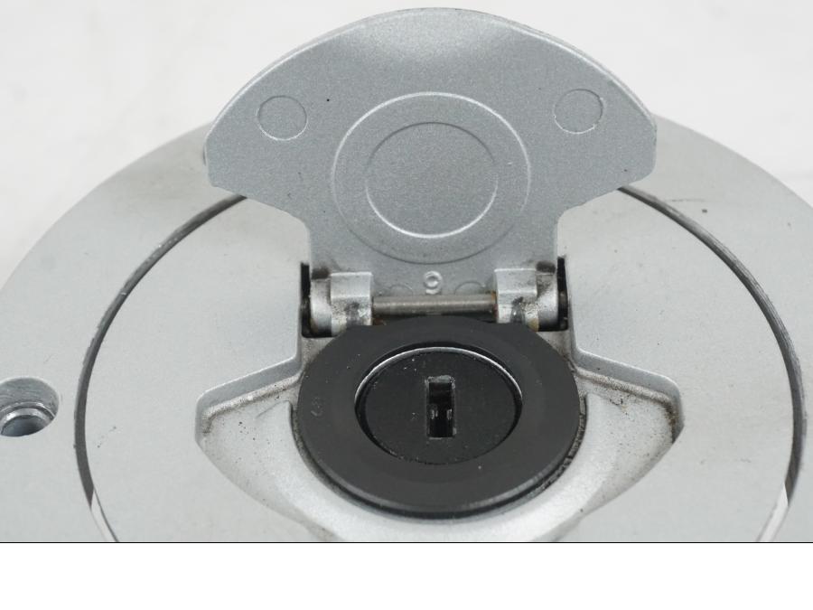 Extrabild1 på <p>Låssats från BMW R 1200 GS 2007.</p>

<p>Med tändningslås, tanklock, sadellås, 1st nyckel</p> motorcykel.