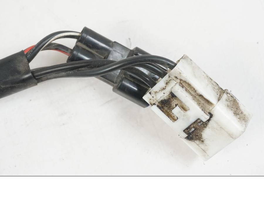 Baksidan på Likriktare från en Suzuki VZR 1800 -2009 motorcykel.