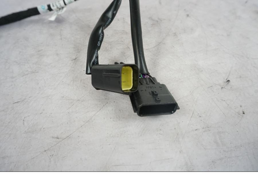 Baksidan på Kablage från en KTM 1290 Super Duke R -2023 motorcykel.