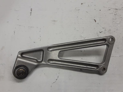 Baksidan på Fotpinnefäste från en Ducati 750 SS -2000 motorcykel.